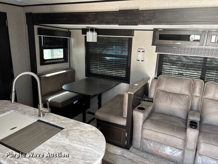 image for item FG0427 2021 Jayco JayFlight camper