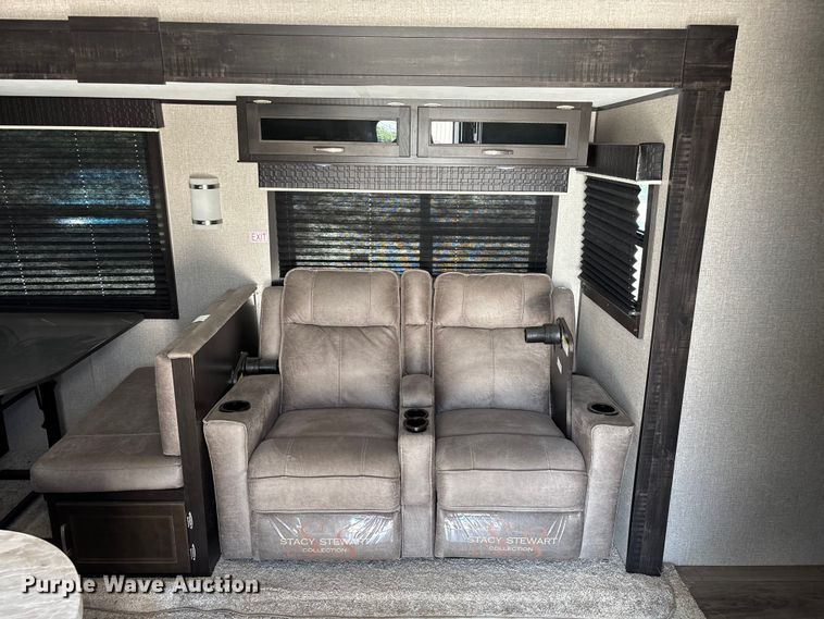 image for item FG0427 2021 Jayco JayFlight camper