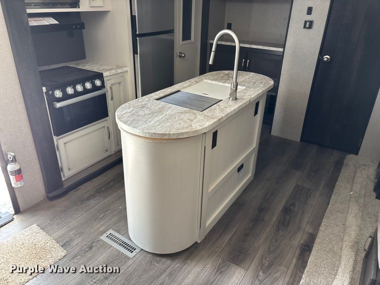 image for item FG0427 2021 Jayco JayFlight camper