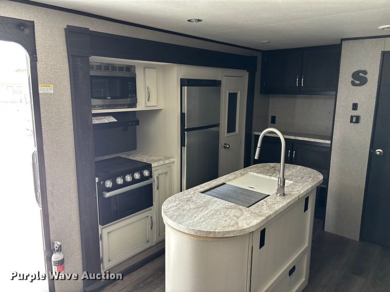 image for item FG0427 2021 Jayco JayFlight camper