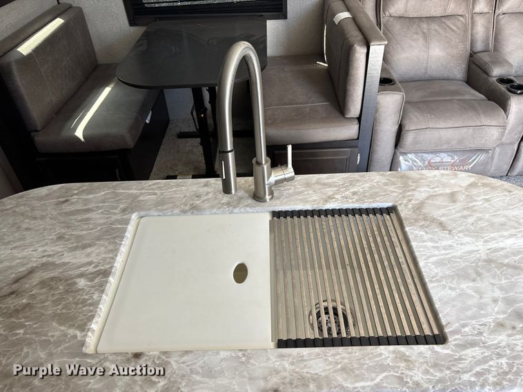 image for item FG0427 2021 Jayco JayFlight camper