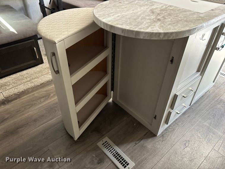 image for item FG0427 2021 Jayco JayFlight camper