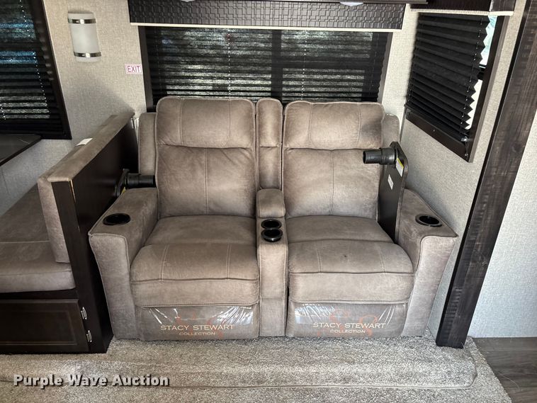 image for item FG0427 2021 Jayco JayFlight camper