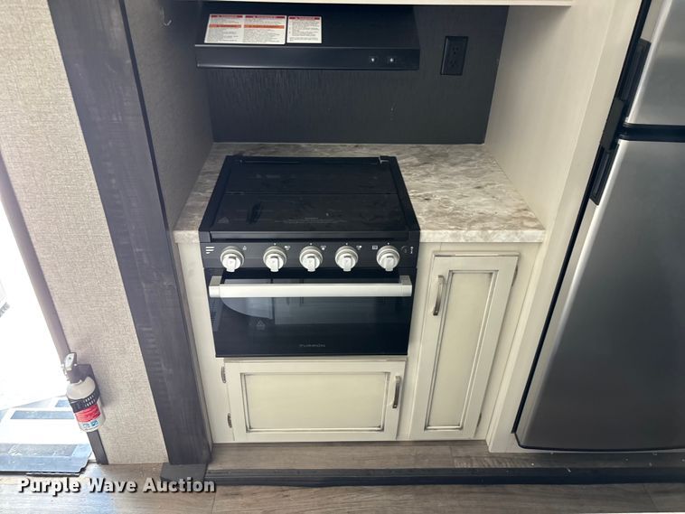 image for item FG0427 2021 Jayco JayFlight camper