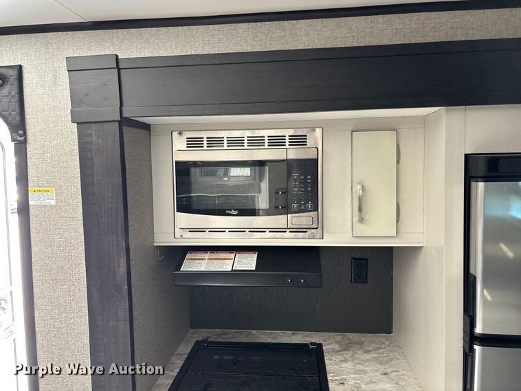 image for item FG0427 2021 Jayco JayFlight camper