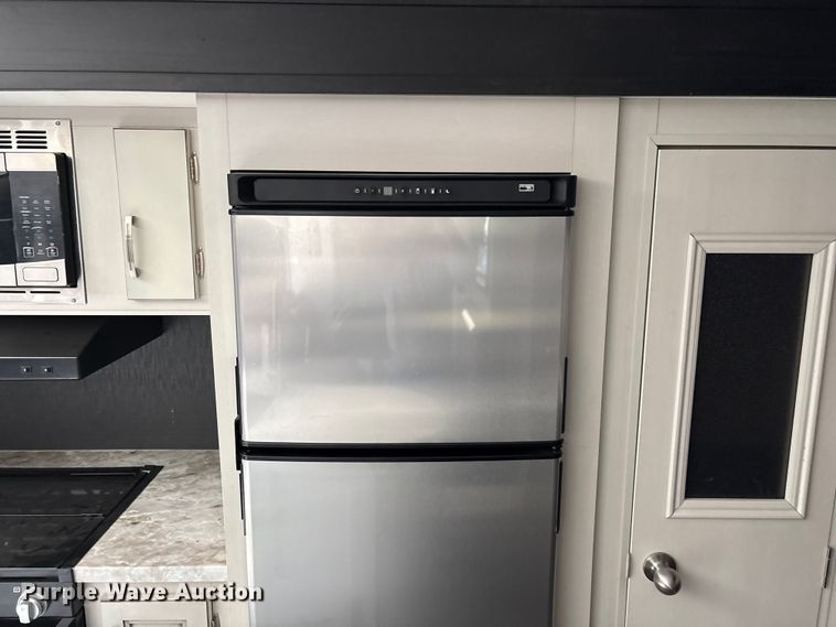 image for item FG0427 2021 Jayco JayFlight camper