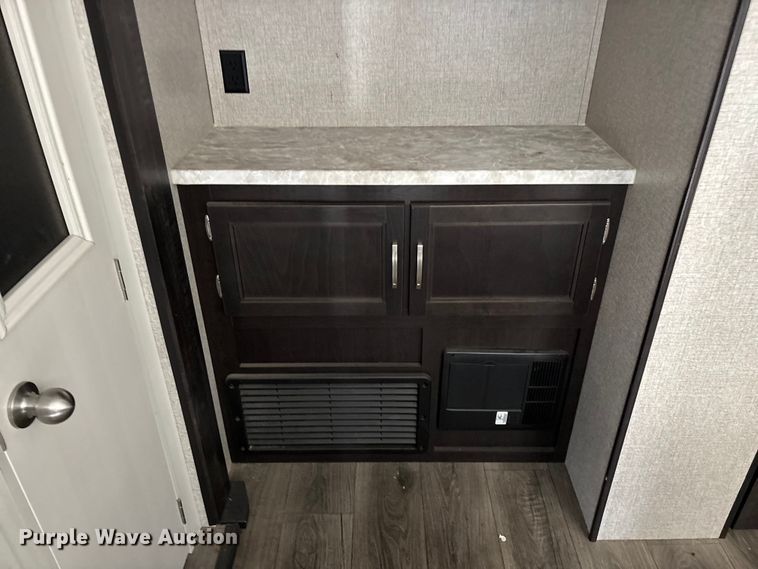 image for item FG0427 2021 Jayco JayFlight camper