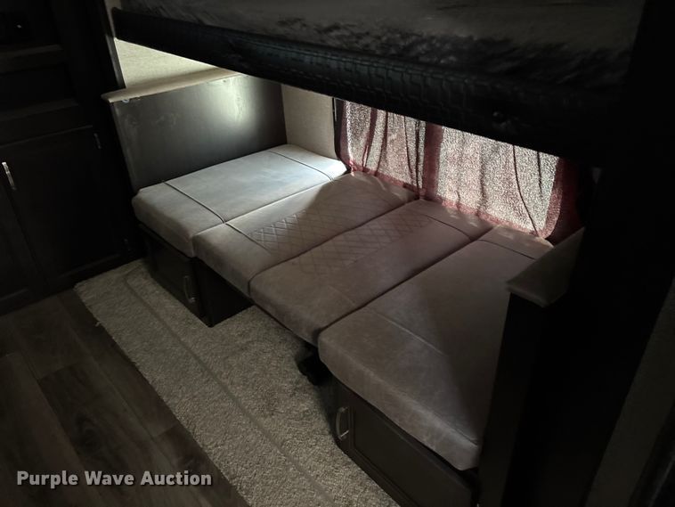 image for item FG0427 2021 Jayco JayFlight camper