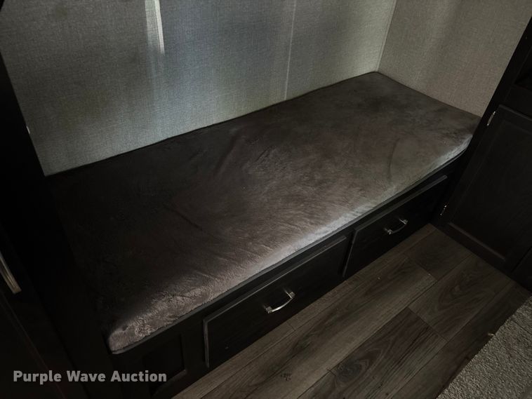 image for item FG0427 2021 Jayco JayFlight camper