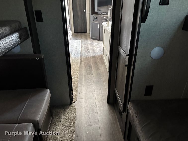 image for item FG0427 2021 Jayco JayFlight camper