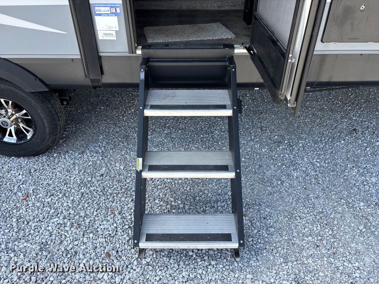 image for item FG0427 2021 Jayco JayFlight camper