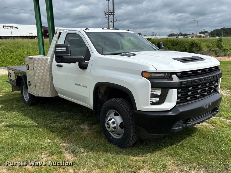 image for item FG0454 2020 Chevrolet Silverado 3500HD flatbed pickup truck