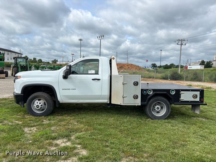 image for item FG0454 2020 Chevrolet Silverado 3500HD flatbed pickup truck