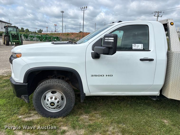 image for item FG0454 2020 Chevrolet Silverado 3500HD flatbed pickup truck