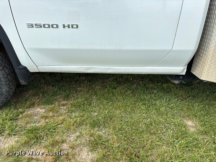 image for item FG0454 2020 Chevrolet Silverado 3500HD flatbed pickup truck
