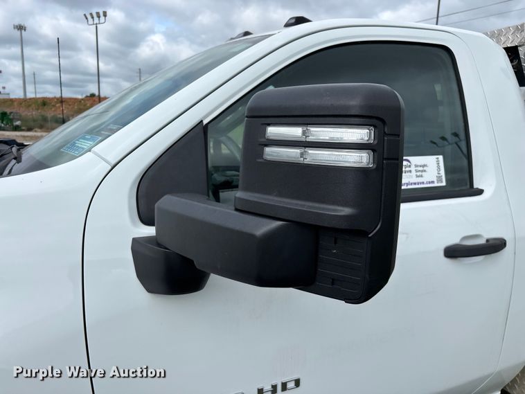 image for item FG0454 2020 Chevrolet Silverado 3500HD flatbed pickup truck
