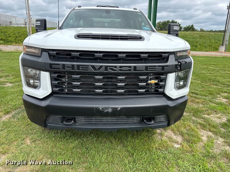 image for item FG0454 2020 Chevrolet Silverado 3500HD flatbed pickup truck