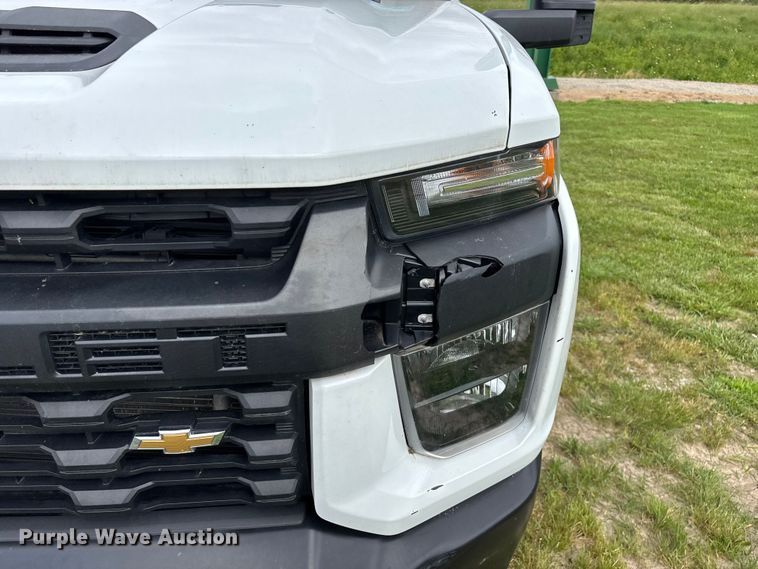 image for item FG0454 2020 Chevrolet Silverado 3500HD flatbed pickup truck