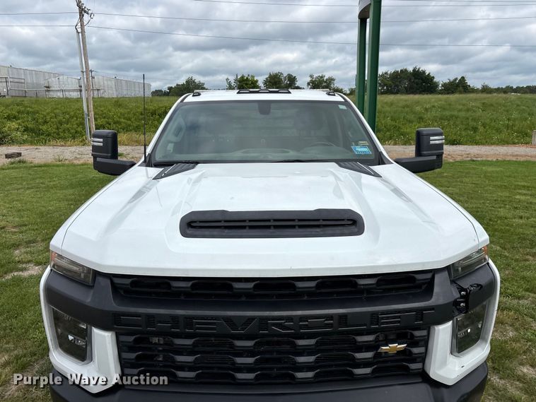 image for item FG0454 2020 Chevrolet Silverado 3500HD flatbed pickup truck