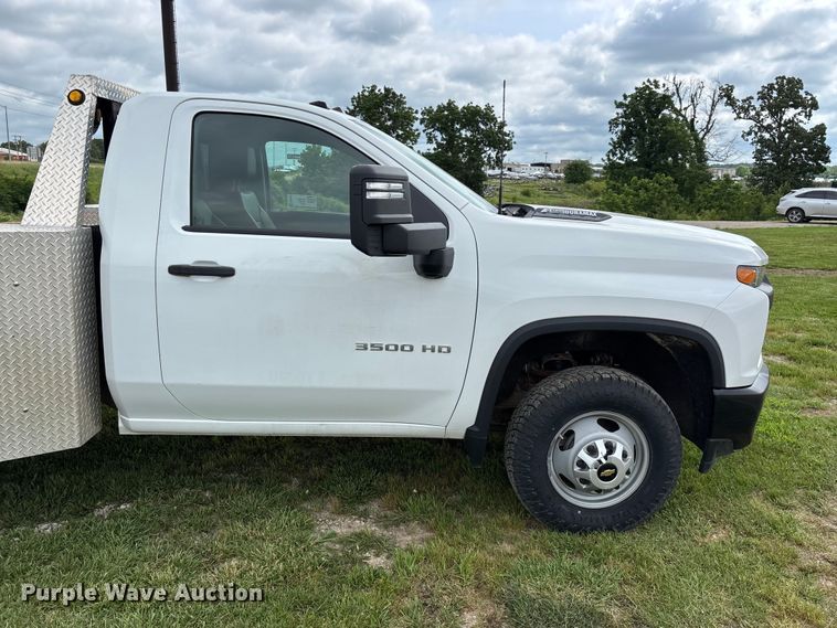image for item FG0454 2020 Chevrolet Silverado 3500HD flatbed pickup truck