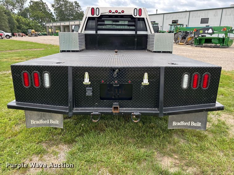 image for item FG0454 2020 Chevrolet Silverado 3500HD flatbed pickup truck