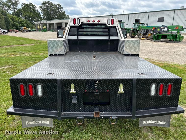image for item FG0454 2020 Chevrolet Silverado 3500HD flatbed pickup truck
