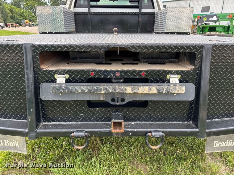 image for item FG0454 2020 Chevrolet Silverado 3500HD flatbed pickup truck
