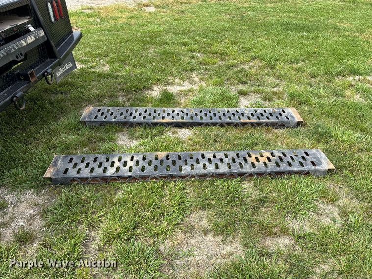 image for item FG0454 2020 Chevrolet Silverado 3500HD flatbed pickup truck