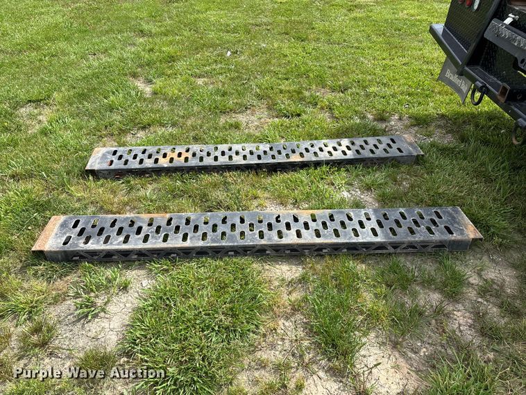 image for item FG0454 2020 Chevrolet Silverado 3500HD flatbed pickup truck