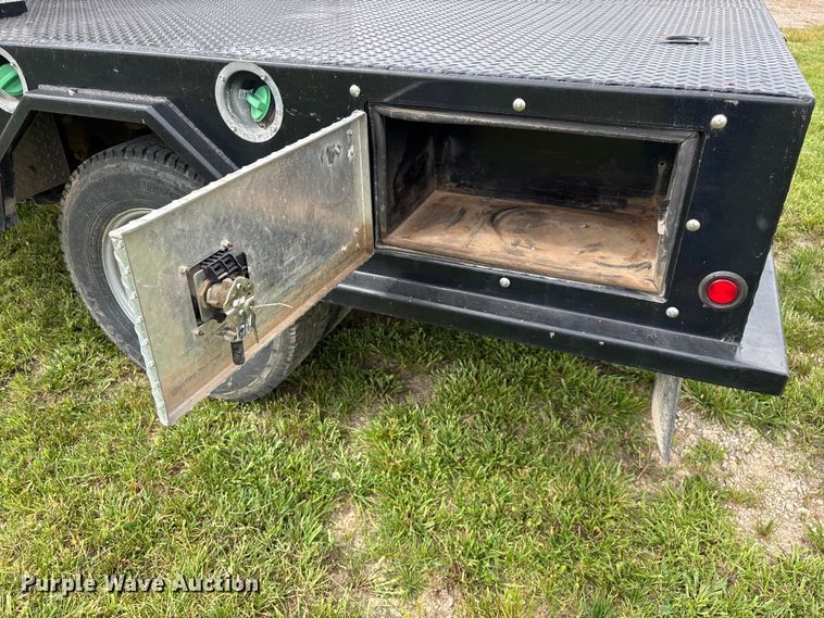 image for item FG0454 2020 Chevrolet Silverado 3500HD flatbed pickup truck