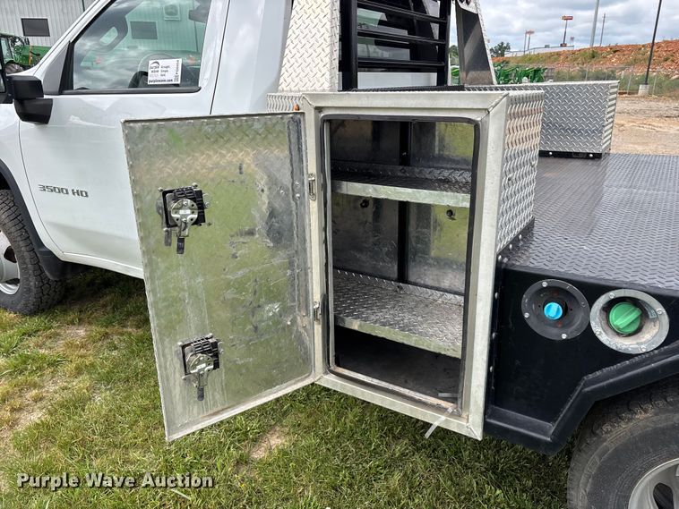 image for item FG0454 2020 Chevrolet Silverado 3500HD flatbed pickup truck