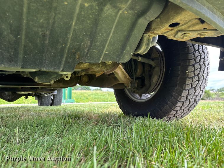 image for item FG0454 2020 Chevrolet Silverado 3500HD flatbed pickup truck