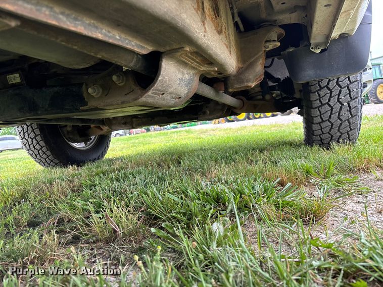 image for item FG0454 2020 Chevrolet Silverado 3500HD flatbed pickup truck