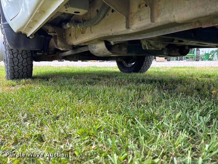 image for item FG0454 2020 Chevrolet Silverado 3500HD flatbed pickup truck