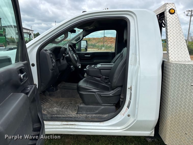 image for item FG0454 2020 Chevrolet Silverado 3500HD flatbed pickup truck