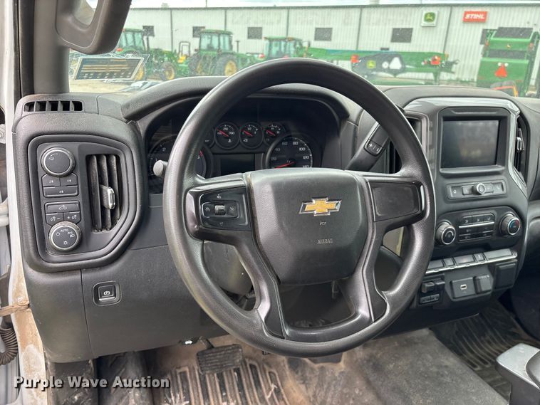 image for item FG0454 2020 Chevrolet Silverado 3500HD flatbed pickup truck