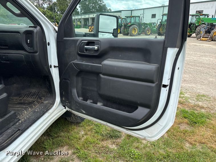 image for item FG0454 2020 Chevrolet Silverado 3500HD flatbed pickup truck