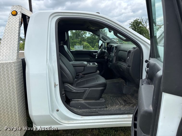 image for item FG0454 2020 Chevrolet Silverado 3500HD flatbed pickup truck