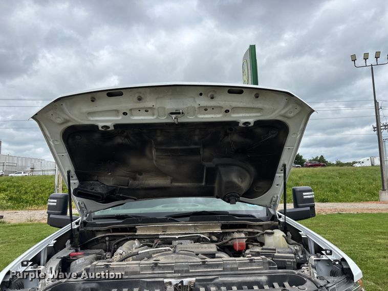 image for item FG0454 2020 Chevrolet Silverado 3500HD flatbed pickup truck