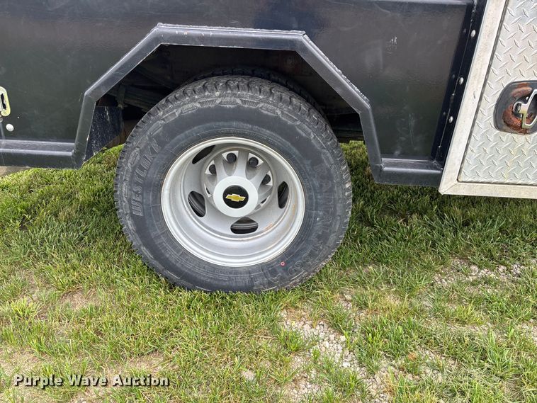 image for item FG0454 2020 Chevrolet Silverado 3500HD flatbed pickup truck
