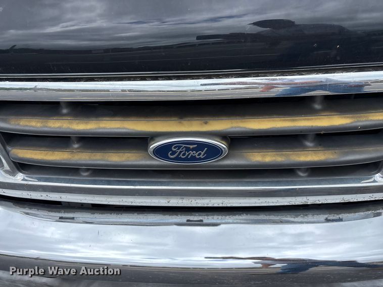 image for item FG0455 2005 Ford E450 Super Duty  shuttle bus