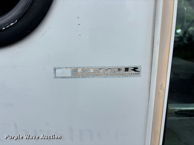 image for item FG0455 2005 Ford E450 Super Duty  shuttle bus