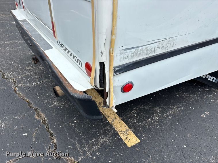 image for item FG0455 2005 Ford E450 Super Duty  shuttle bus