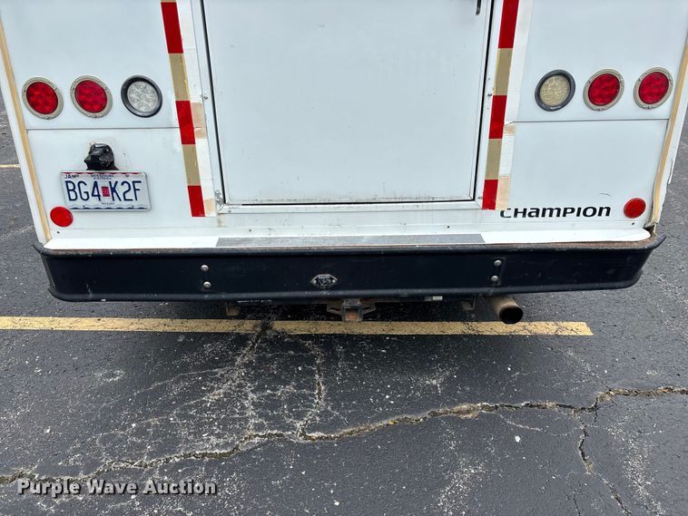 image for item FG0455 2005 Ford E450 Super Duty  shuttle bus