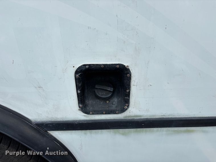 image for item FG0455 2005 Ford E450 Super Duty  shuttle bus