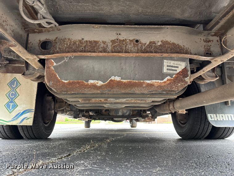 image for item FG0455 2005 Ford E450 Super Duty  shuttle bus