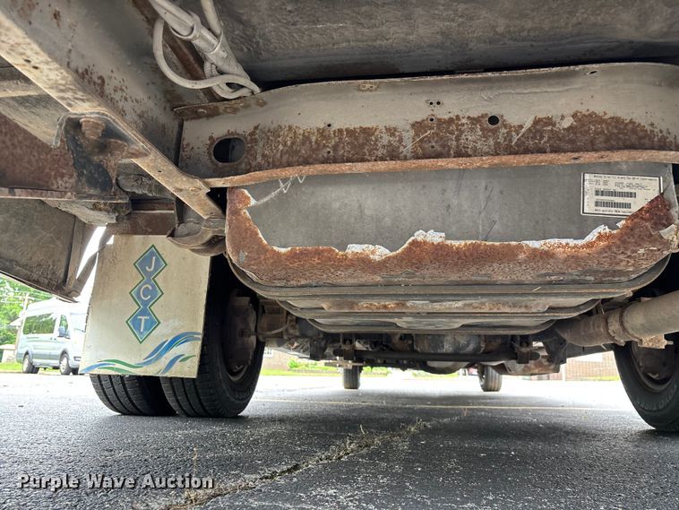 image for item FG0455 2005 Ford E450 Super Duty  shuttle bus