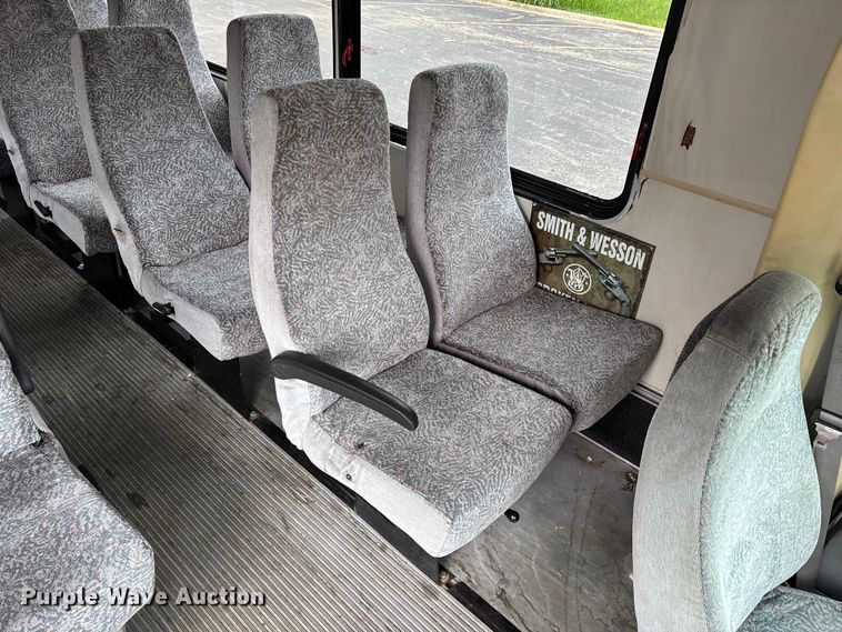 image for item FG0455 2005 Ford E450 Super Duty  shuttle bus