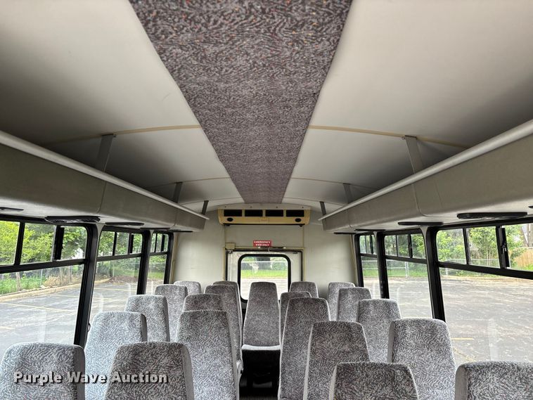 image for item FG0455 2005 Ford E450 Super Duty  shuttle bus