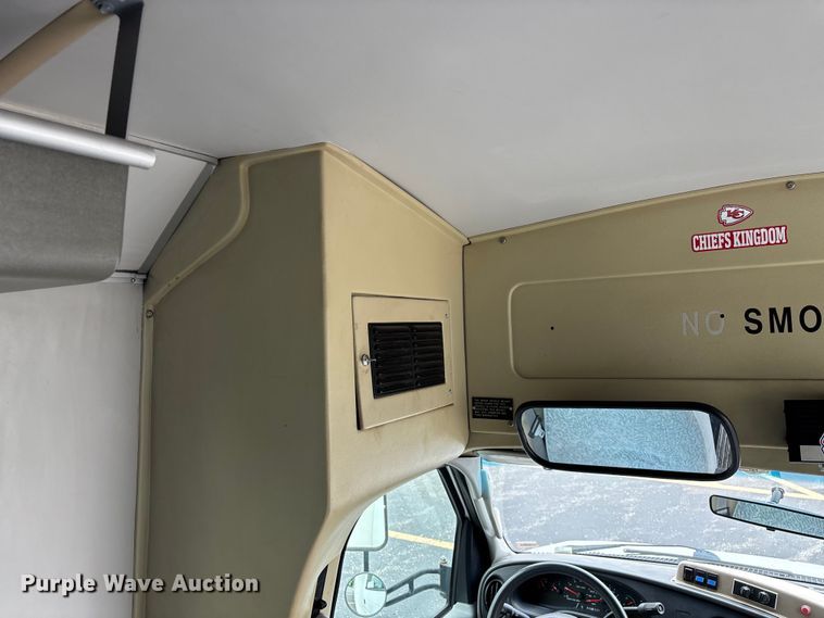 image for item FG0455 2005 Ford E450 Super Duty  shuttle bus